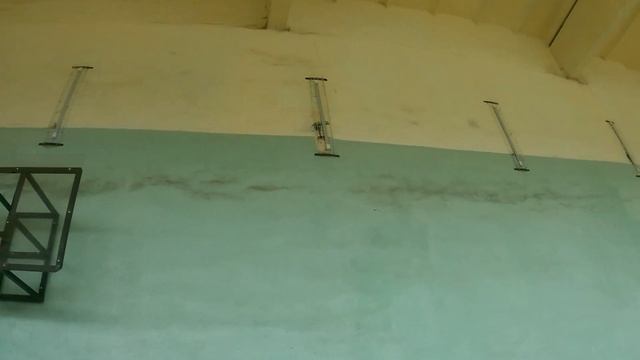 СПОРТЗАЛ В УРАЛЬСКЕ ПРЕВРАЩАЕТСЯ В САРАЙ смотреть онлайн