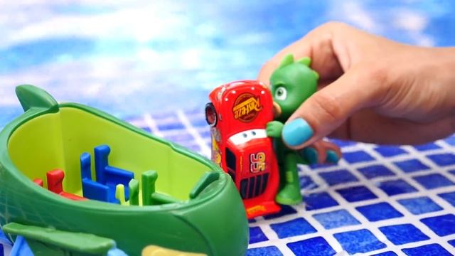 Видео для детей. Герои в масках помогают Маквину. смотреть онлайн