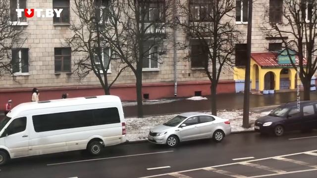 Задержания на улице Либкнехта, женщина эмоционально комментируем происходящее смотреть онлайн