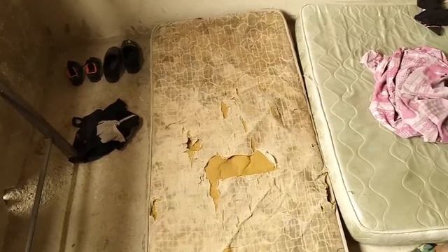 Desperate families take over unfinished high-rise apartment in Venezuela смотреть онлайн