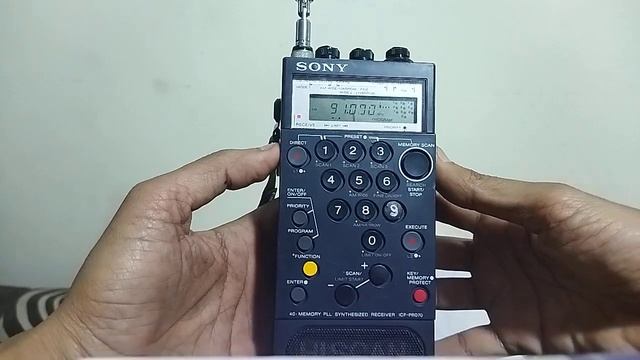 راديو سونى موديل ICF - PRO 70 متعدد الموجات   - Sony Radio Model ICF - PRO 70  Multi-band Digital