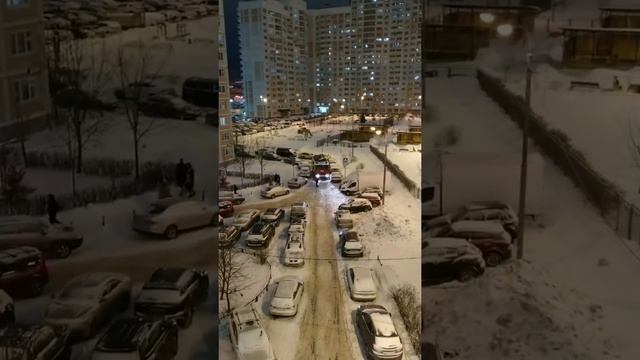 Пожарная машина застряла в "пробке" в ЖК "Ярославский" смотреть онлайн