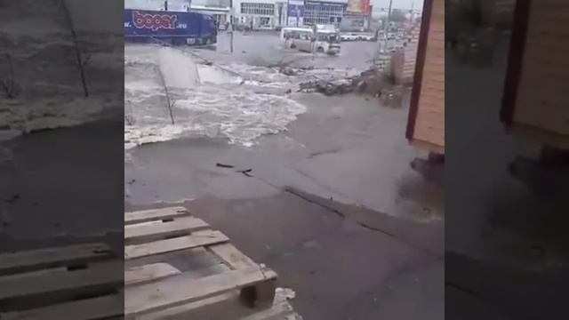 Обрушение забора в Воронеже смотреть онлайн