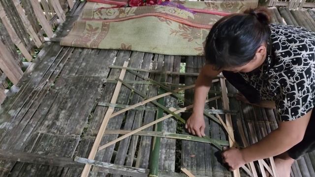 The policeman's mother forbade him from seeing the girl смотреть онлайн