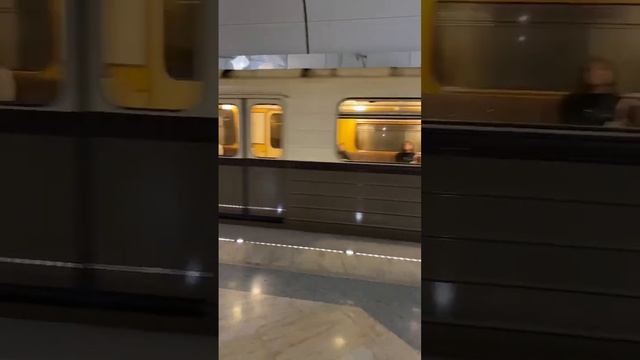 Метро 🚇 Ретропоезд на Тропарёво 🚊 смотреть онлайн