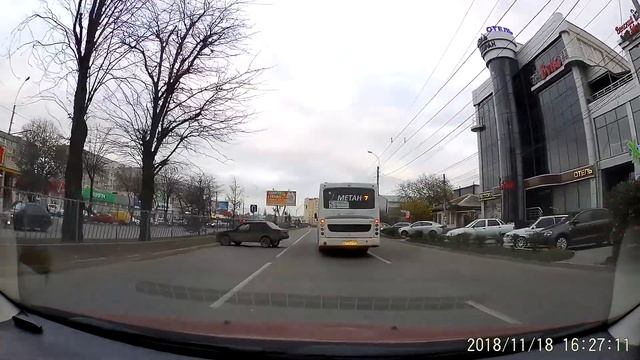 Брошенка в крайней левой полосе? смотреть онлайн