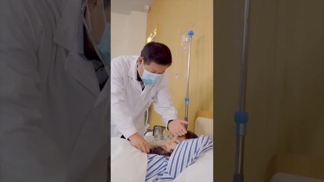 【FULL】女孩去酒店給總裁送衣服，看見他的八塊腹肌當場流口水，按捺不住直接吻了上去，於是兩人激戰一夜❤全集 #甜寵 #熱播短劇 #霸總灰姑娘 #愛情 смотреть онлайн