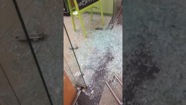 Рассыпалась дверь смотреть онлайн