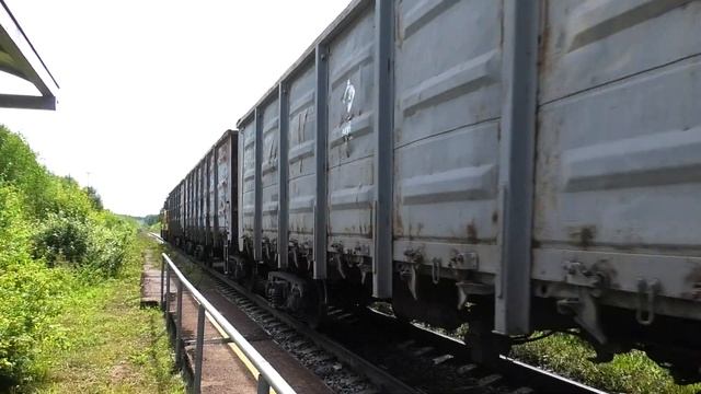 ЧМЭ3-2055 с небольшим грузовым составом следует через о.п. 32 км смотреть онлайн