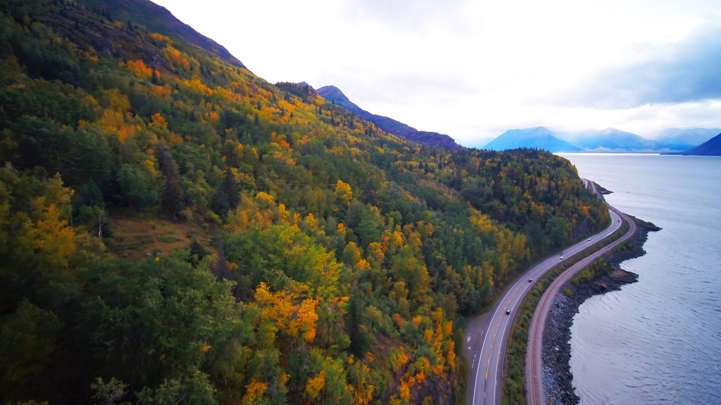 Полет над Аляской (4K UHD) - Расслабляющая музыка на фоне потрясающе красивой природы смотреть онлайн