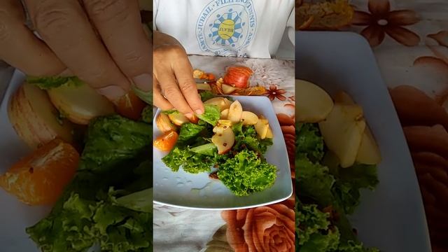 Organic Lettuce salad with olive oil garlic slice apple смотреть онлайн