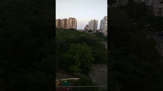 Вечерний вид с окна 1-ком квартиры по ул. Пионерская. д.12. Купить квартиру с видом на море.10.06.1 смотреть онлайн