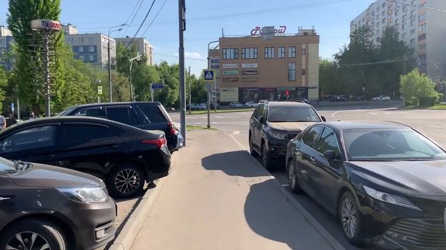 Прогулка по Нагорной улице до перекрёстка с Нахимовским проспектом, г. Москва, 13.05.2023 смотреть онлайн