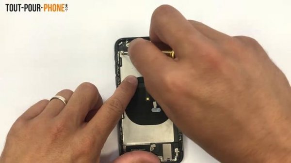 Réparation Antenne Wifi / Bluetooth iPhone XS