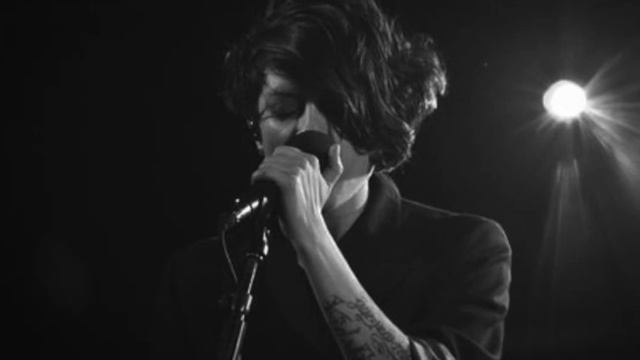 Tegan and Sara - I Run Empty (Lyrics) смотреть онлайн