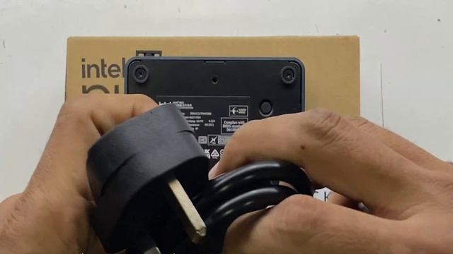 Intel NUC PC NUC11TNHi5 Change Replace NVMe SSD RAM Upgrade & Windows 11 installation смотреть онлайн