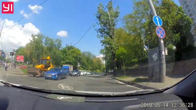 Киев, Артема. Что не так на видео? @dtp.ua смотреть онлайн