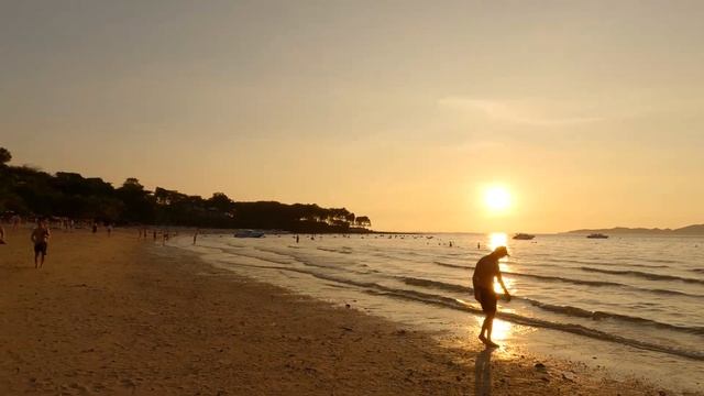Sunshine Cozy Beach Hotel, Pattaya, Thailand | Beach Walking Tour 🇹🇭