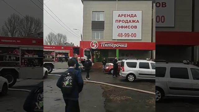 В Орле пожарные борются с возгоранием в комплексе «Пушкинский» смотреть онлайн