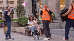 КОГДА УБОРЩИКУ ДАЛИ ГИТАРУ БЕЗДОМНОГО ПОВЫСИЛИ люди  В ШОКЕ ОТ ГИТАРЫ И БАЯНА