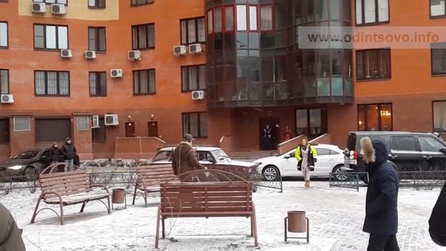 Во дворе дома Чикина 12 снимают сериал про любовь смотреть онлайн
