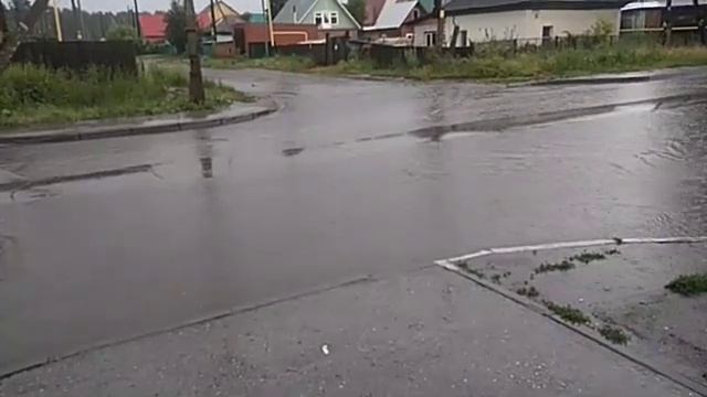 Последствия ливня на улице Вересаева смотреть онлайн