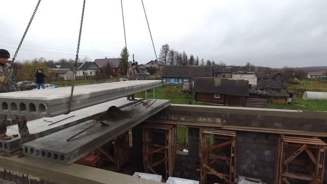 Возведение коробки дома. Заливка перемычек и монолитного пояса. смотреть онлайн