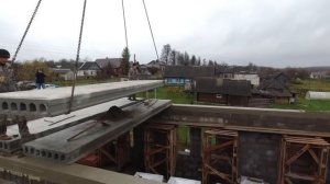 Возведение коробки дома. Заливка перемычек и монолитного пояса.