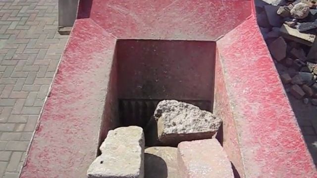 4000 series - hand-loading of various construction waste mat.avi смотреть онлайн