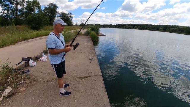 Перша Рибалка з татом на вбивцю карася смотреть онлайн