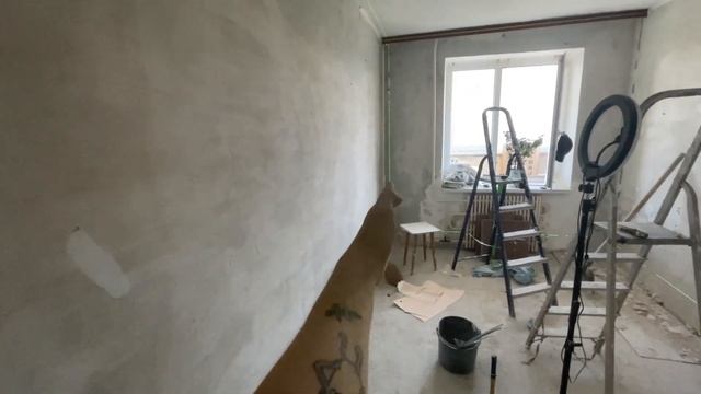 ШТУКАТУРКА СПАЛЬНОЙ КОМНАТЫ ПО МАЯКАМ. ВЫСТАВЛЯЕМ УГОЛ 90 ГРАДУСОВ. ЧАСТЬ 11. смотреть онлайн