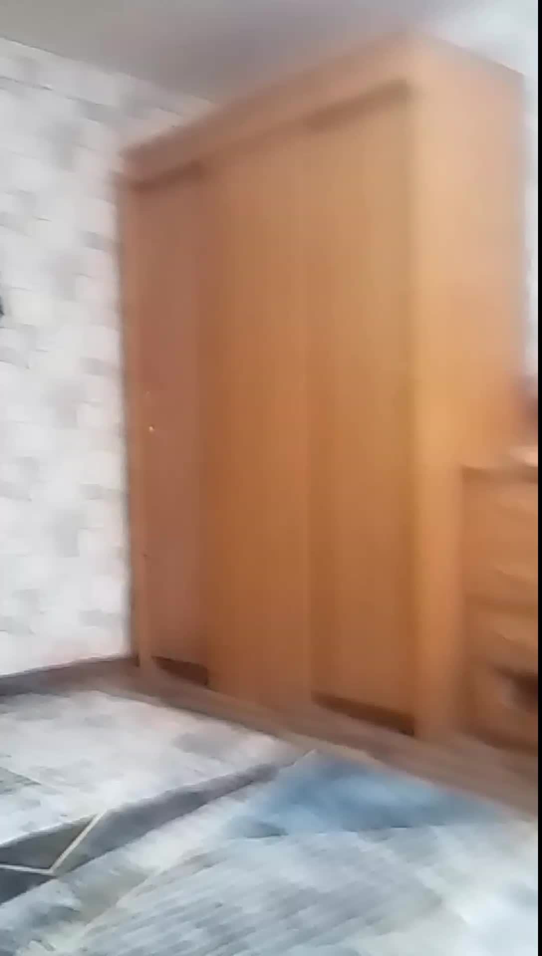 дибил танцует