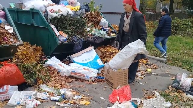 Мусорник на инструментальной в Таганроге. Много платим , много мусора. смотреть онлайн