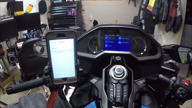 Access Apple Car Play | Sena 50 & Cardo Packtalk phone pairing Honda Goldwing смотреть онлайн