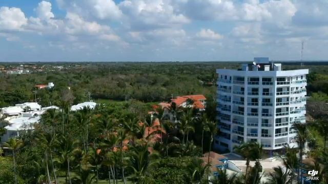 Ocean Tower One - Beachfront Apartments For Sale смотреть онлайн