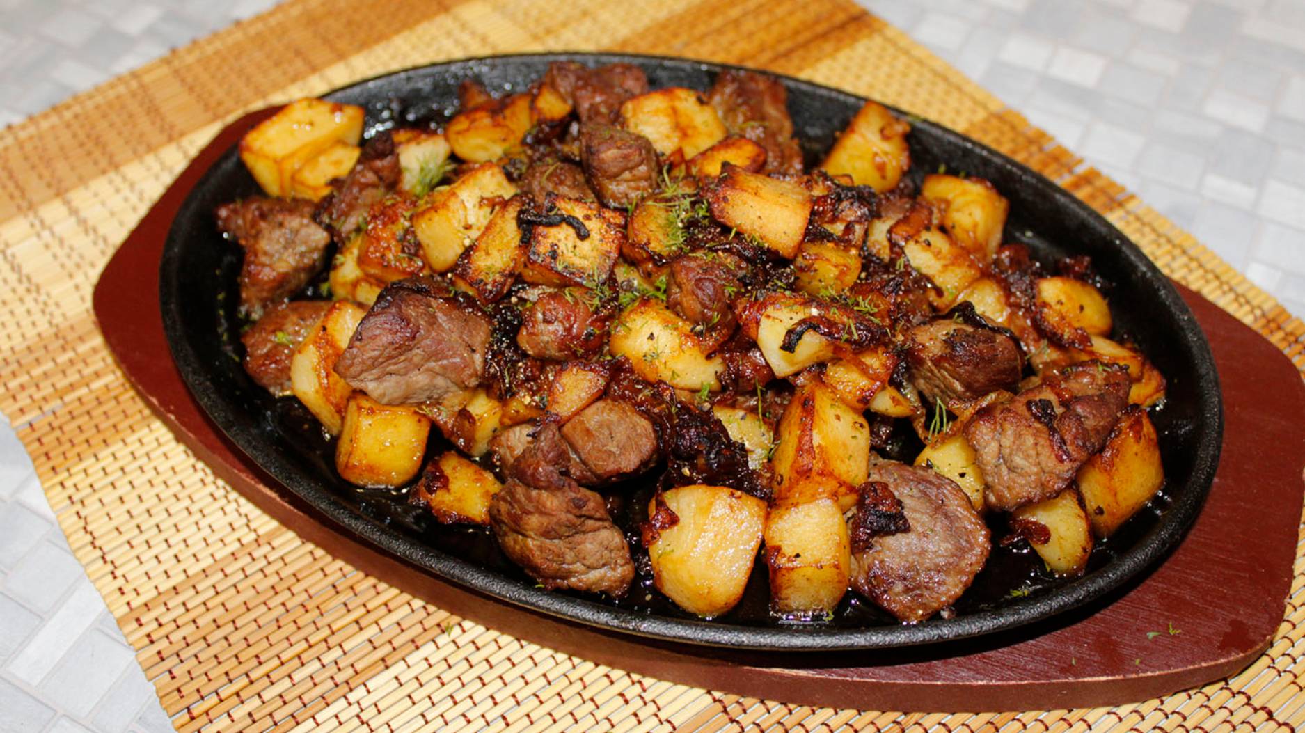 Жаровня из верблюжатины с картошкой смотреть онлайн