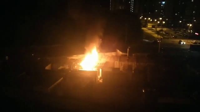 Горят строительные вагончики в новом ЖК в Воронеже смотреть онлайн