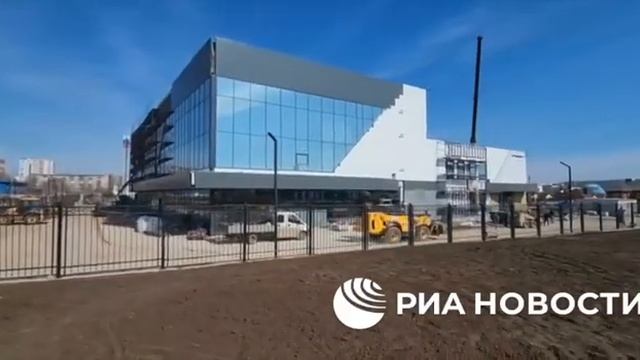 В Мариуполе продолжается строительство ледового дворца