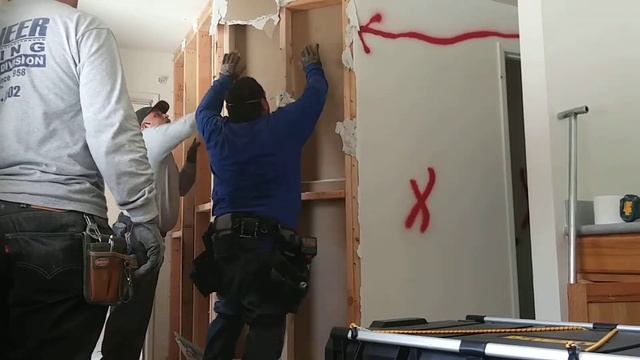 Demoliting a non load bearing wall in minutes смотреть онлайн