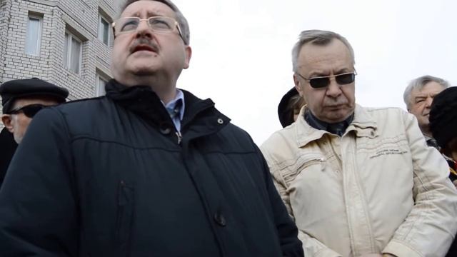 Обманутые дольщики Липецка снова вышли к недостроенным домам смотреть онлайн