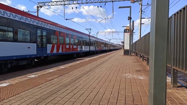 D1 МЦД платформа Шереметьевская прибывает электропоезд ЭГ2Тв Иволга Лобня - Одинцово смотреть онлайн