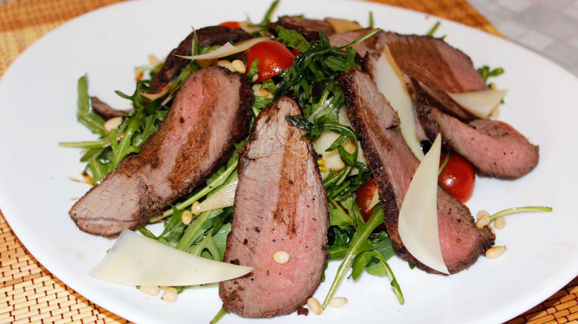 Салат с ростбифом из оленины смотреть онлайн