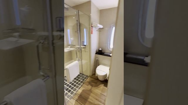 IBIS KUALA LUMPUR CITY CENTRE 4*, Куала-Лумпур актуальные цены, обзор номера и бассейна. смотреть онлайн