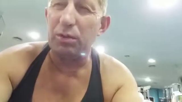 В спортзале после помолвки. Выпивший,но спорт ! смотреть онлайн