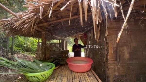 Uri decides to leave home to be with his single mother despite his mother's strong objections.