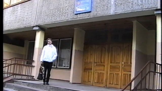 2003-05-04 - Мама Гуляет у 38-й Школы. Калининград, ул.Зеленая. смотреть онлайн