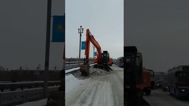 Усть-Каменогорск 18 12 2016 Чистят Ульбинский мост смотреть онлайн