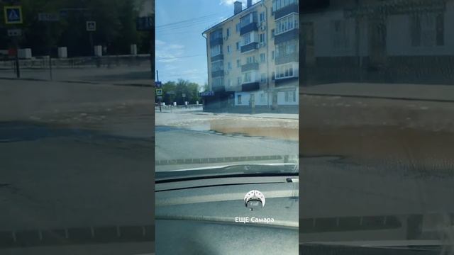 В центре Самары несколько улиц затопило кипятком: на Урицкого прорвало трубу с горячей водой. смотреть онлайн