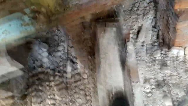 Заброшенное здание по среди леса. Рязанская область.