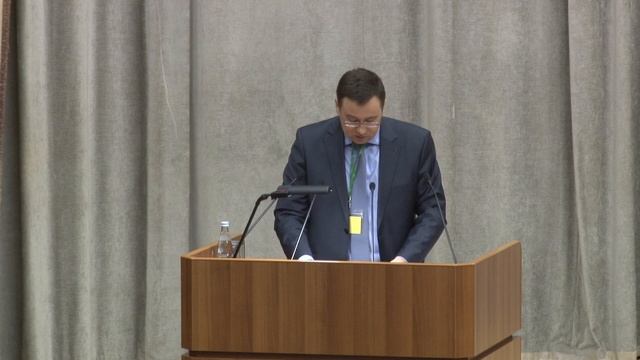 Кирилл Холопик разъясняет процедуру рейтингового голосования